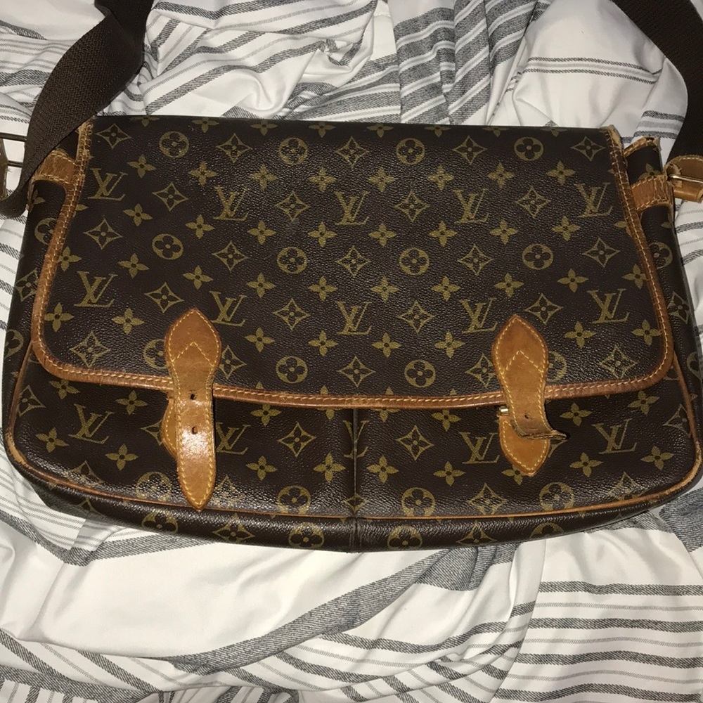 Louis Vuitton shoulder bag